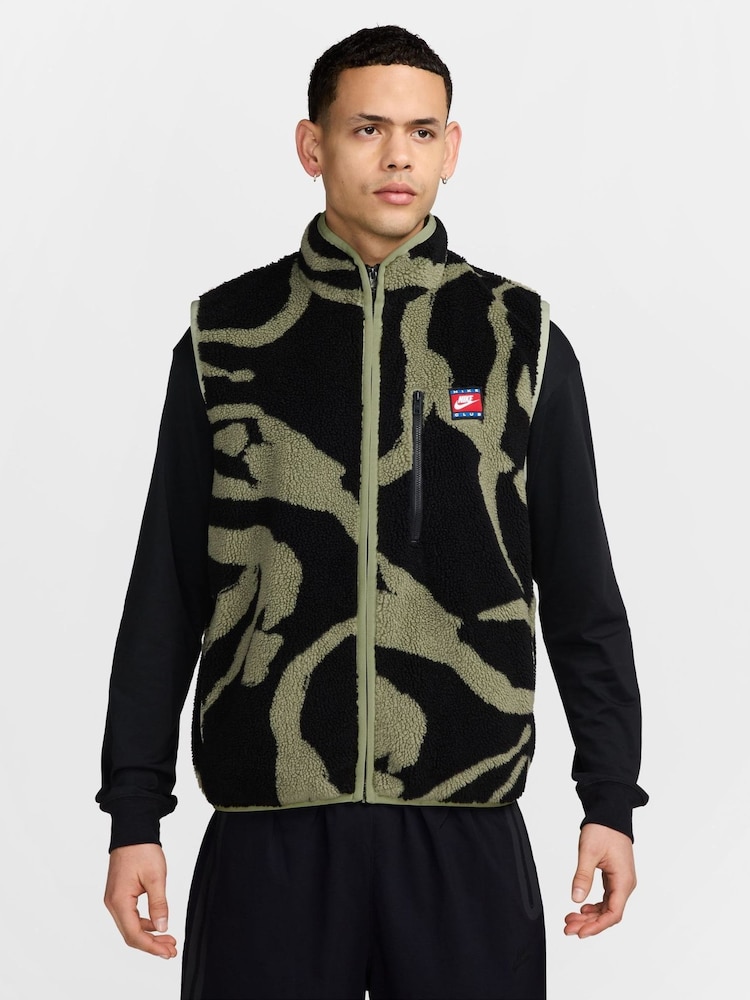 Nike Green Sportswear Club Full Zip Vest - Image 1 of 3 Nike Green Sportswear Club Full Zip Vest - Image 1 of 3