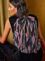 Love & Roses Metallic Jacquard Tie Neck Velvet Sleeveless Jumpsuit - 6суретінің 2 суреті