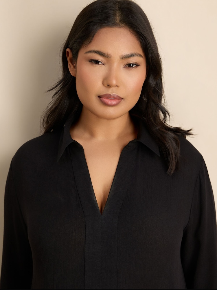 Live Unlimited Black Split Front Crinkle Tunic - Image 2 of 5 Live Unlimited Black Split Front Crinkle Tunic - Image 2 of 5