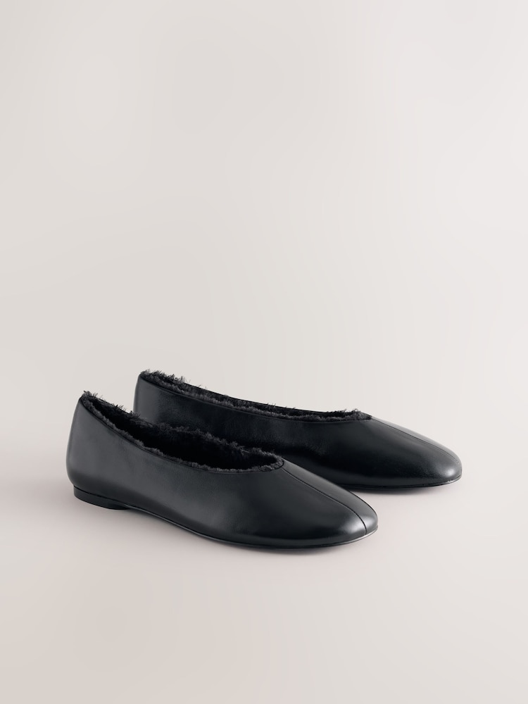 Black With Faux Fur - Forever Comfort® Ballerinas mit geschwungener Zehenpartie - Bild 2 von 5