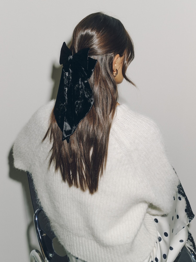 Black Velvet Oversized Bow - Image 2 of 5
