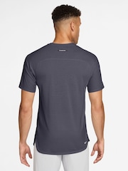 Grå - Nike ACG Solar Chase Dri-FIT ADV løpe-T-skjorte - Bilde 2 av 3