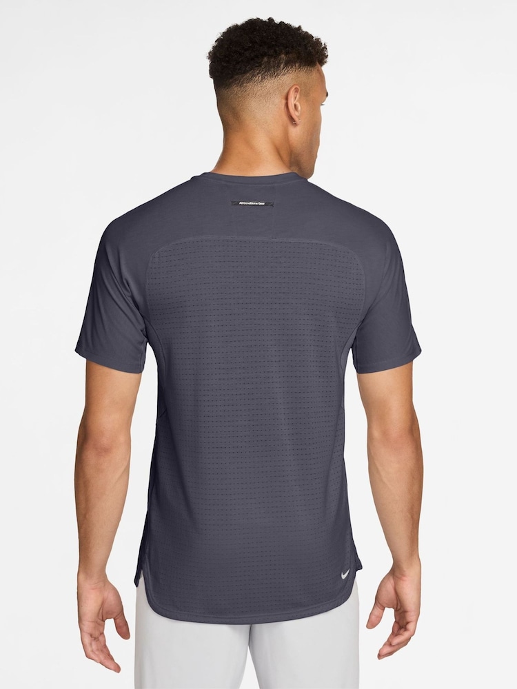 Grå - Nike ACG Solar Chase Dri-FIT ADV løpe-T-skjorte - Bilde 2 av 3