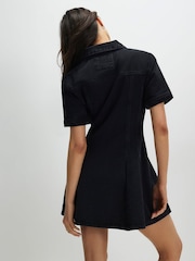 Μίνι φόρεμα River Island Κοντομάνικο Με κουμπιά Πλισέ - Εικόνα 2 από 4