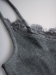 Grey/Charcoal/Black/White - Набор из 4 топов на бретелях в рубчик с кружевной отделкой The Set - Изображение 6 7