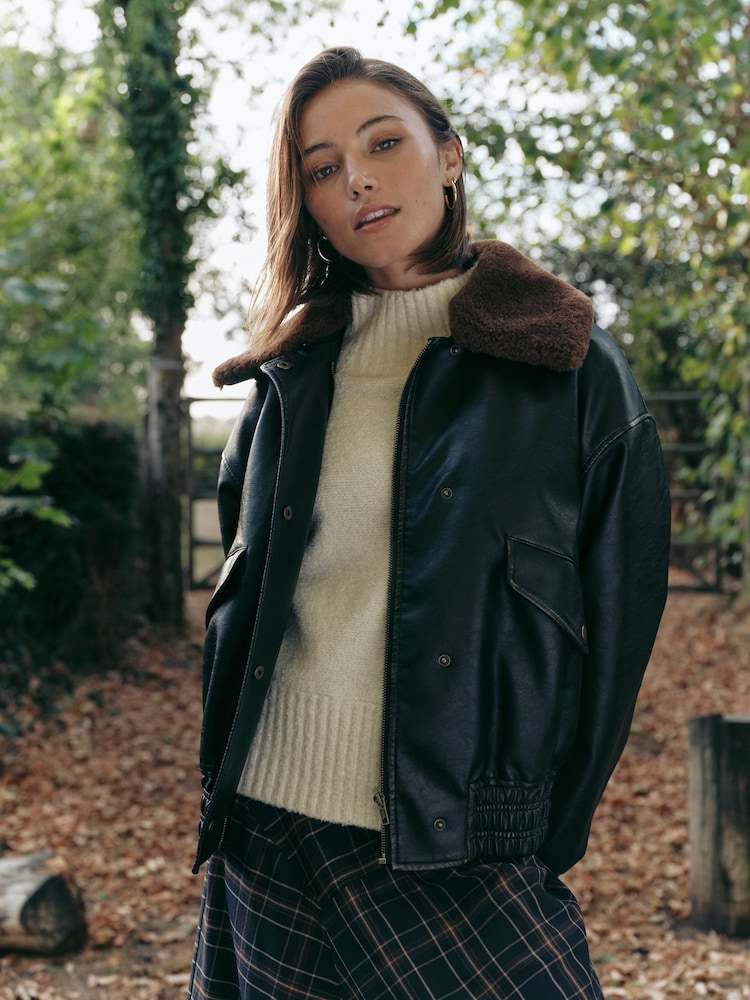 שחור - Faux Leather Shearling Collar Bomber Jacket - תמונה 2 מתוך 3 שחור - Faux Leather Shearling Collar Bomber Jacket - תמונה 2 מתוך 3
