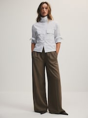 לבן עם פסים - The Set Utility Shirt - תמונה 2 מתוך 9