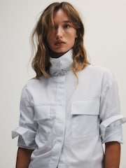 לבן עם פסים - The Set Utility Shirt - תמונה 6 מתוך 9