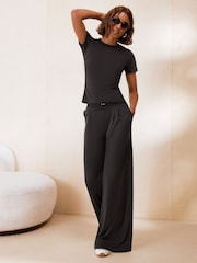 Friends Like These Studio Soft Modal Short Sleeve Yoga T-Shirt - Imagen 2 de 4