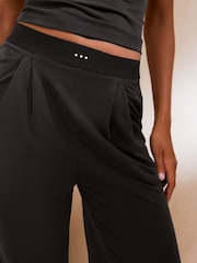 Friends Like These Studio Soft Modal Pleat Wide Leg Yoga Trousers - Imagen 3 de 5