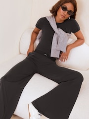Friends Like These Studio Soft Modal Pleat Wide Leg Yoga Trousers - Imagen 4 de 5