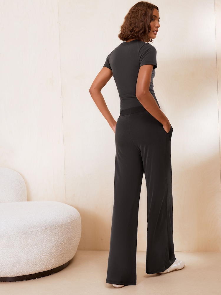 Friends Like These Studio Soft Modal Pleat Wide Leg Yoga Trousers - Imagen 5 de 5
