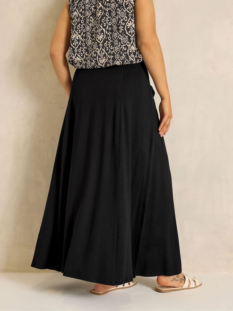 Evans Black Jersey Pocket Midaxi Skirt - Image 2 of 5 Evans Black Jersey Pocket Midaxi Skirt - Image 2 of 5