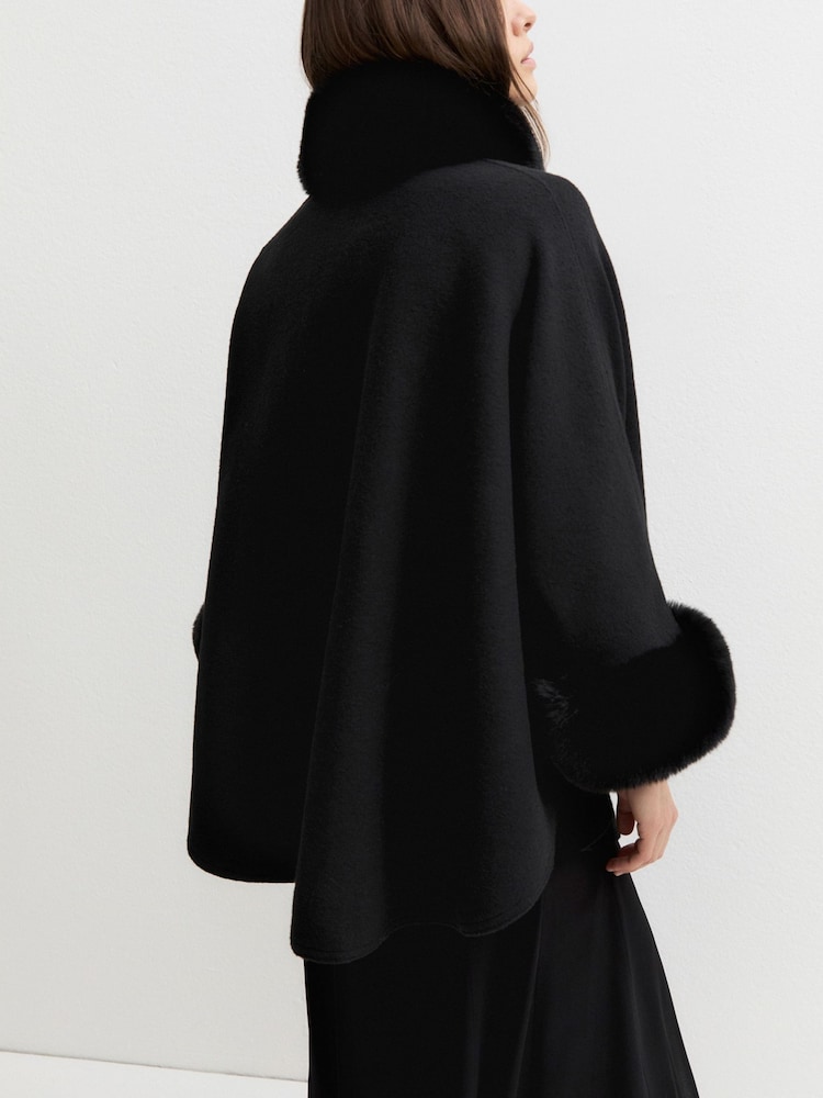 Emme by Marella Amici Fur Cape Poncho - Bild 2 von 6