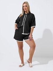 Yours Curve Black Limited Scallop Shorts - Image 3 of 4