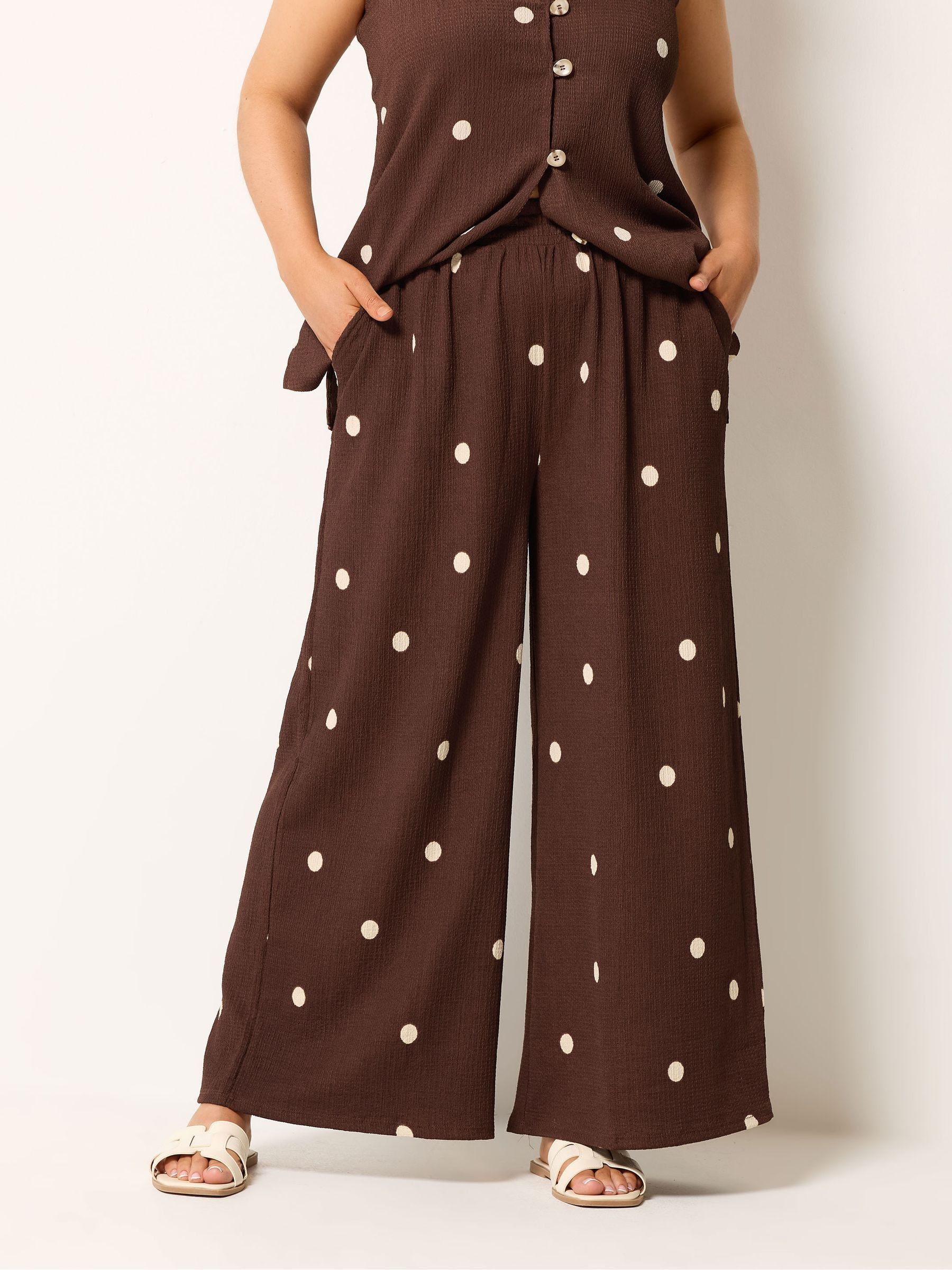 todayful WoolTwillshortpants ダークブラウン 38 Buy Yours Curve Brown Jersey Crinkle Polkadot Trousers from the