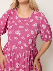 Yours Curve Pink Daisy Print Puff Sleeve Tiered Dress - Image 4 of 5