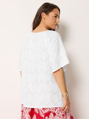 Blanco - Yours Curve Broderie Scallop Blouse - Imagen 3 de 4