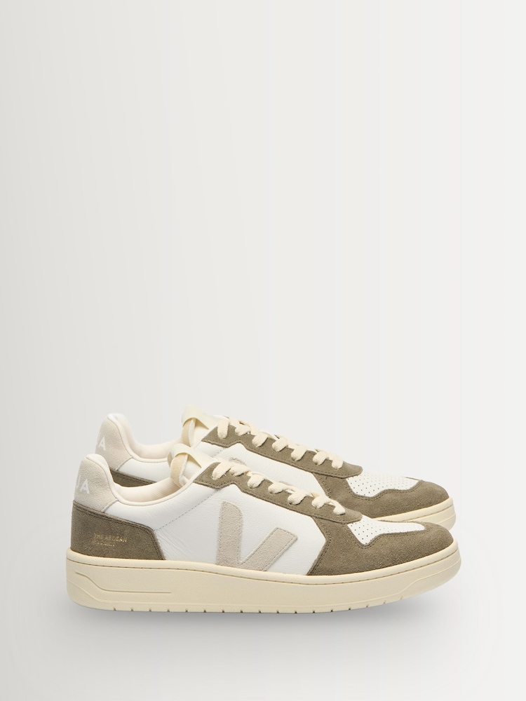 Veja White V-82 Trainers - Image 1 of 3 Veja White V-82 Trainers - Image 1 of 3