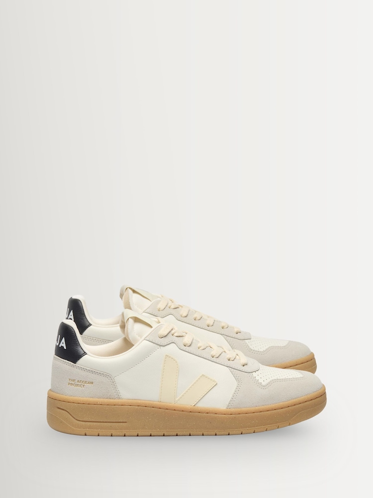Veja White V-82 Trainers - Image 1 of 4 Veja White V-82 Trainers - Image 1 of 4