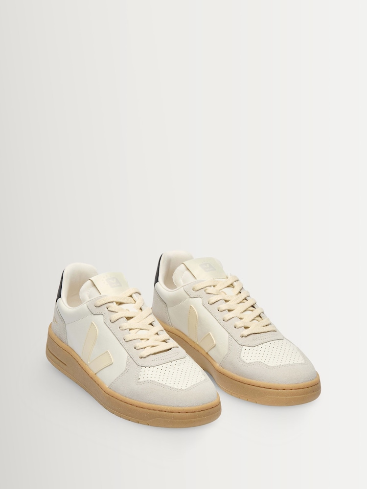 Veja White V-82 Trainers - Image 2 of 4 Veja White V-82 Trainers - Image 2 of 4