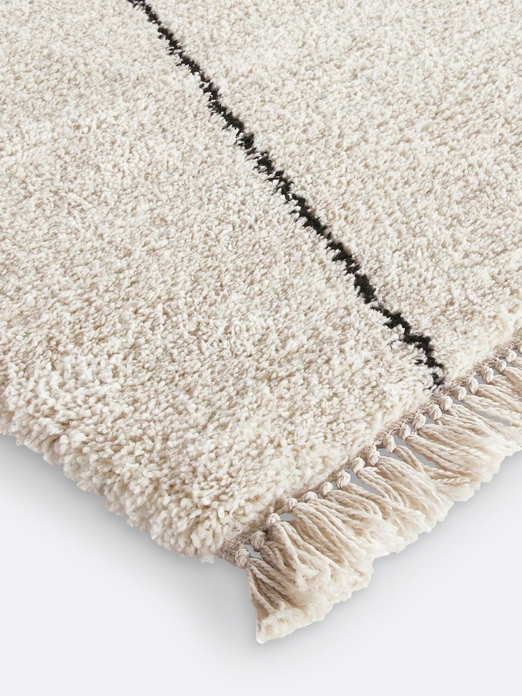 La Redoute Intérieurs Ecru Luna Fringed Berber-Style Rug - Image 3 of 3 La Redoute Intérieurs Ecru Luna Fringed Berber-Style Rug - Image 3 of 3