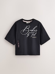 أحمر عنابي - حزمة من 3 تيشرتات بتصميم واسع مطبوعة برسومات غرافيكية من Baker by Ted Baker - صورة 5 من 7