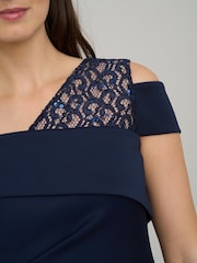 Gina Bacconi Mandie One Shoulder Lace Detail Maxi Dress - 圖片 4/5