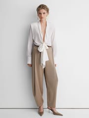 Dramblio kaulo spalvos - Atelier Silk Crepe de Chine Tie-Front marškiniai - 3 paveikslėlis iš 8