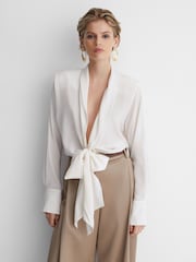 Dramblio kaulo spalvos - Atelier Silk Crepe de Chine Tie-Front marškiniai - 4 paveikslėlis iš 8
