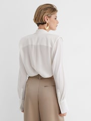 Dramblio kaulo spalvos - Atelier Silk Crepe de Chine Tie-Front marškiniai - 7 paveikslėlis iš 8