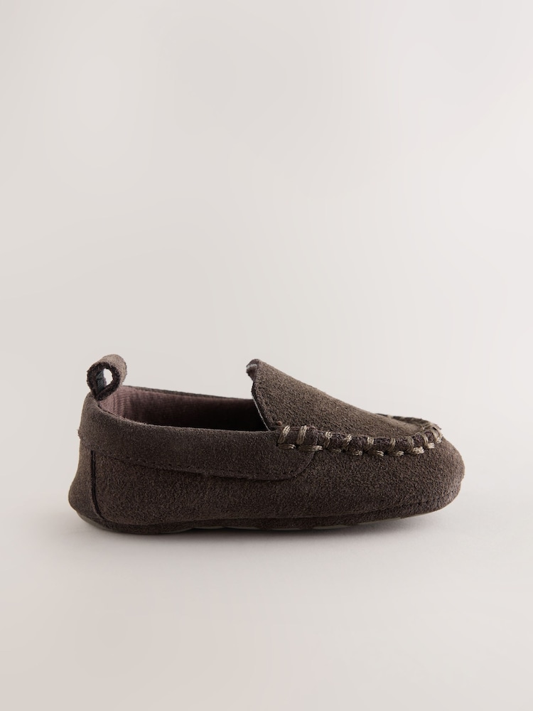 Schokoladenbraun - Baby-Schuhe aus Veloursleder (0–2 M.) - Bild 2 von 5 Schokoladenbraun - Baby-Schuhe aus Veloursleder (0–2 M.) - Bild 2 von 5
