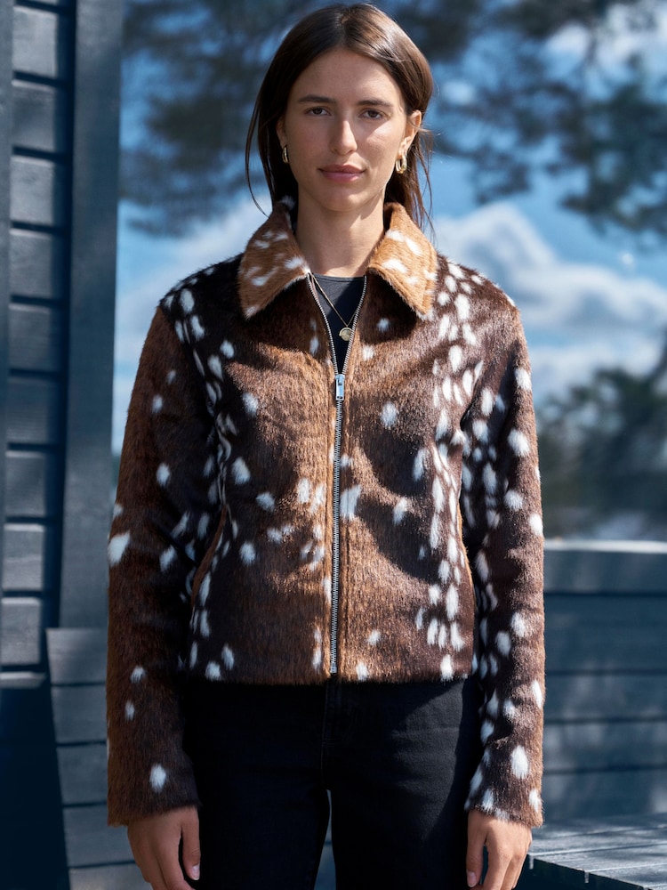 Brown Animal Deer Print - Kurtka ze sztucznego futerka - Obraz 2 z 7