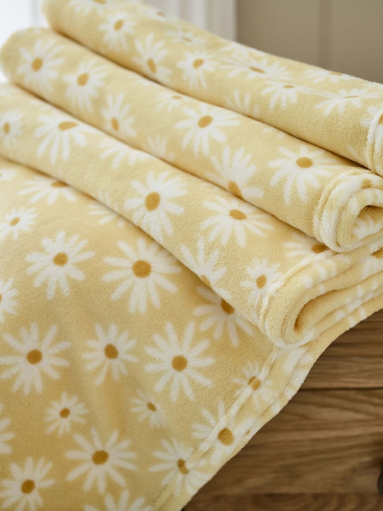 Deyongs Daisy Cosy Touch Comfort Throw - Image 1 of 5 Deyongs Daisy Cosy Touch Comfort Throw - Image 1 of 5