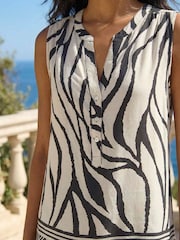 Roman White Stripe Border Print V-Neck Vest - Image 4 of 4