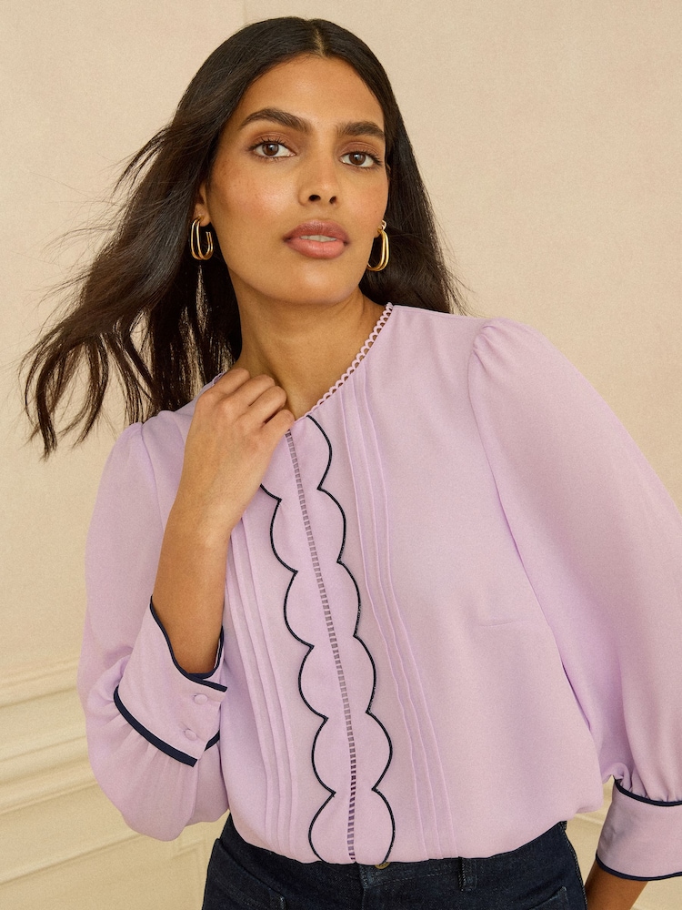 Liliowy - Love & Roses 3/4 Sleeve Scallop Detail Blouse - Obraz 2 z 4 Liliowy - Love & Roses 3/4 Sleeve Scallop Detail Blouse - Obraz 2 z 4