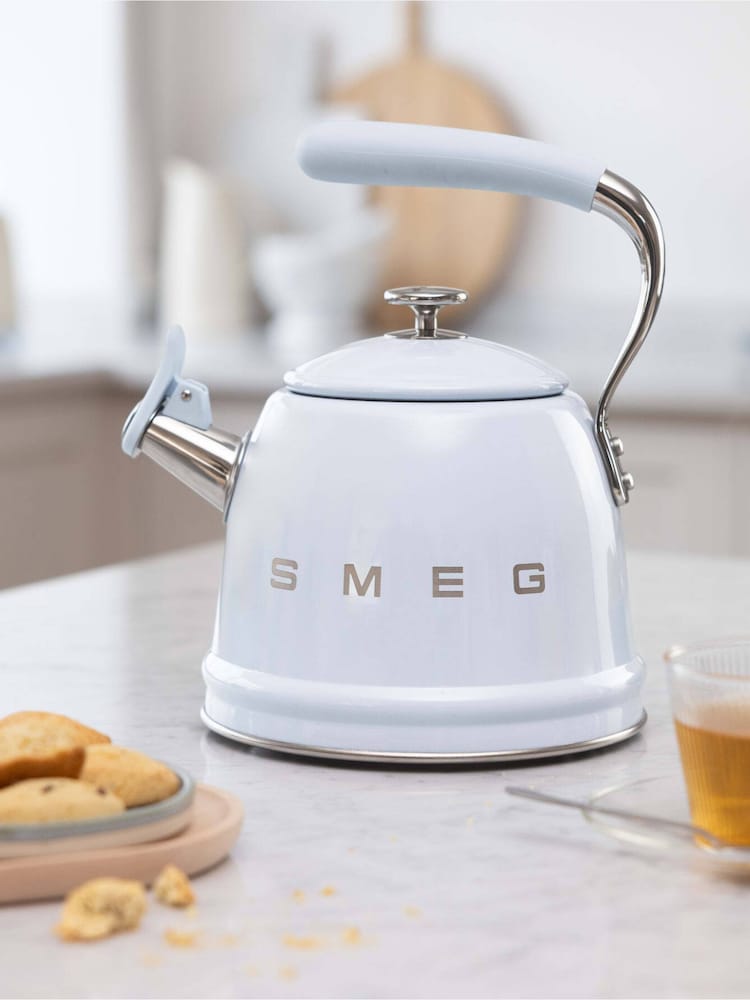 Smeg Pastel Blue 50’s Style Whistling Kettle 2.3L - Image 8 of 8