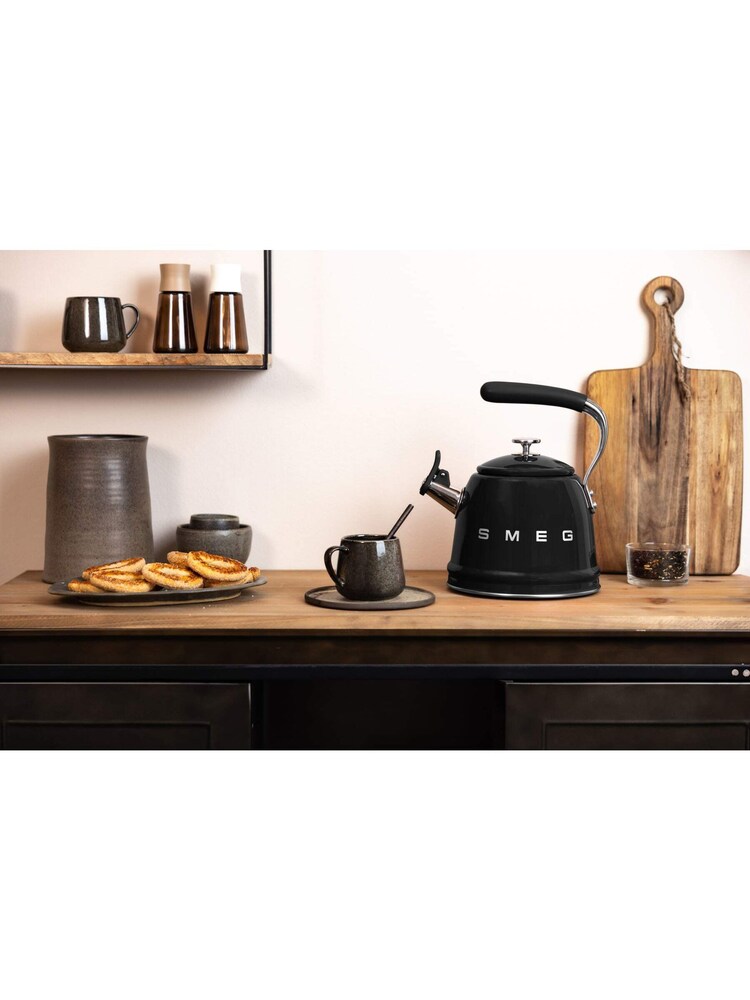 Smeg Blue 50’s Style Whistling Kettle 2.3L - Image 8 of 8