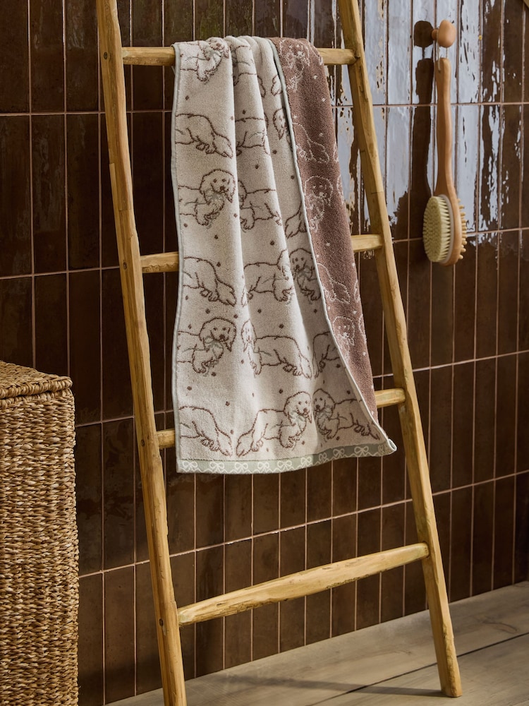 Daphne the Dachshund Towel - រូបភាព 1 នៃ 3