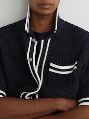 Ναυτικό - Πουκάμισο Reiss Meadows από βαμβακερό κροσέ με κουμπιά - Εικόνα 4 από 7