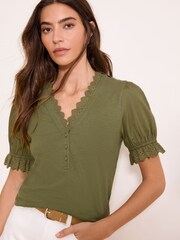 Vert kaki - Lipsy haut en jersey boutonné avec col en V - Image 1 de 4