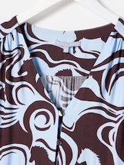 Oliver Bonas Horse Print V-Neck Midi Dress - Imagen 4 de 7