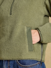 Avkortet fleece med kvart glidelås - Bilde 6 av 8