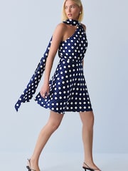 Marineblauw stippen - Textured Satin One Shoulder Mini Dress - Afbeelding 2 van 8