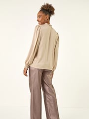 Natural - Roman Satin Pleated Tie Neck Tunic Top - Imagen 3 de 5