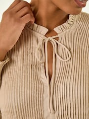 Natural - Roman Satin Pleated Tie Neck Tunic Top - Imagen 5 de 5