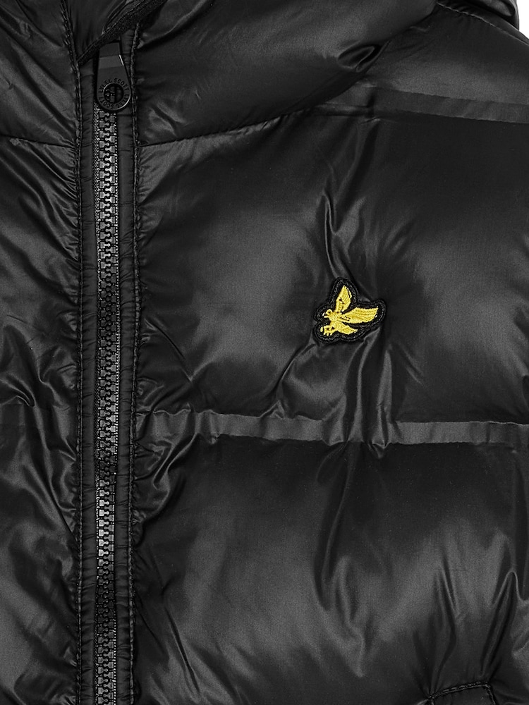 أسود - معطف منفوخ قصير من Lyle & Scott - صورة 3 من 3 أسود - معطف منفوخ قصير من Lyle & Scott - صورة 3 من 3