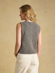 Braun - Joules Holly Strickweste mit Knopfleiste - Bild 2 von 7