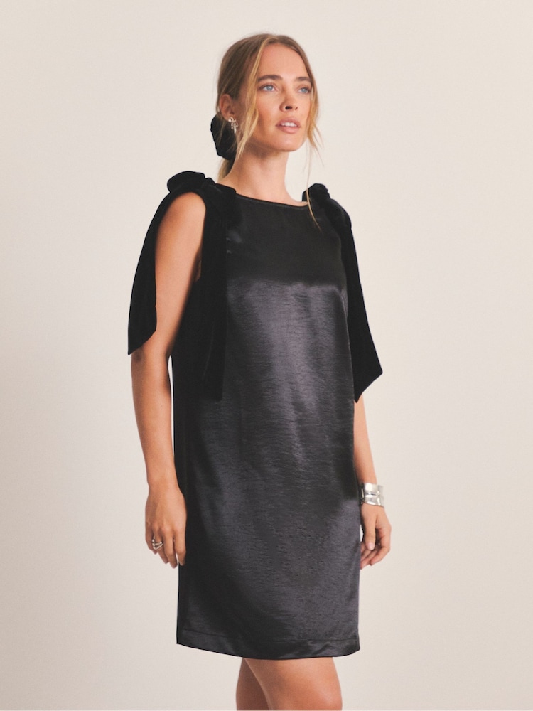 Simply Be Satin Shift Dress With Bow Straps - صورة 2 من 4 Simply Be Satin Shift Dress With Bow Straps - صورة 2 من 4