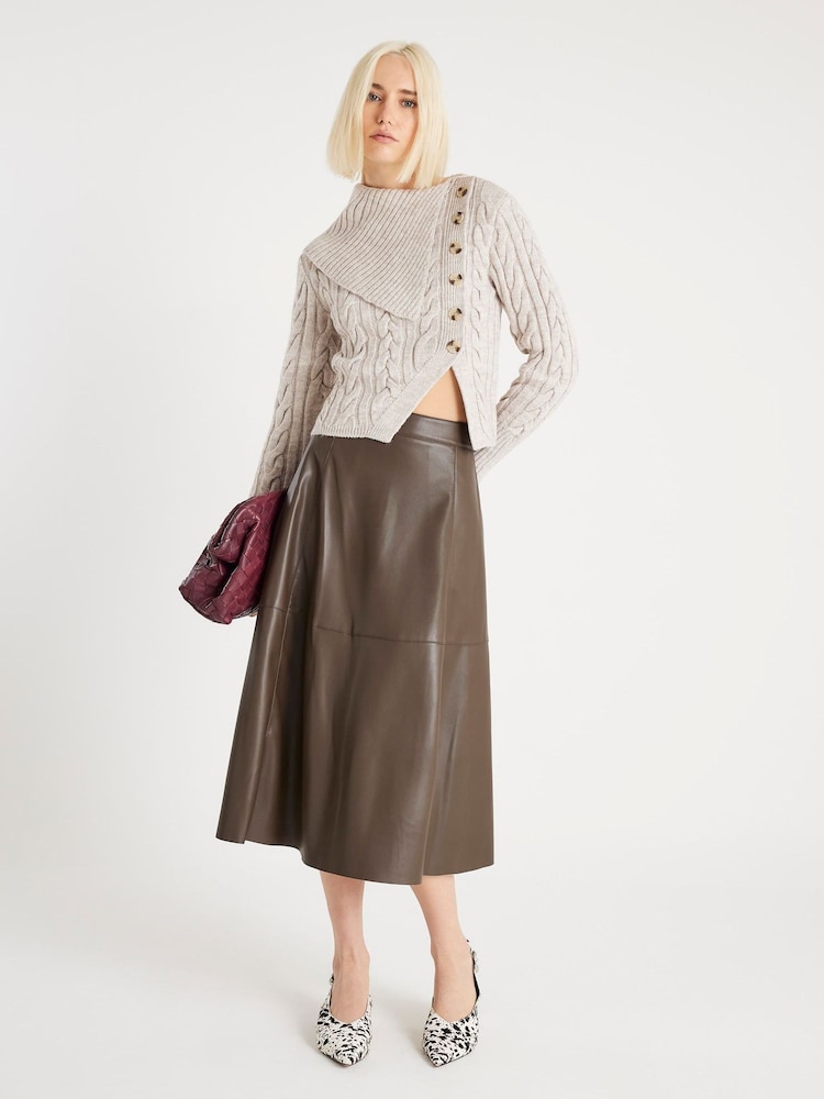 كنزة محبوكة بتفصيل كابل قابل للثني من River Island - صورة 2 من 4 كنزة محبوكة بتفصيل كابل قابل للثني من River Island - صورة 2 من 4